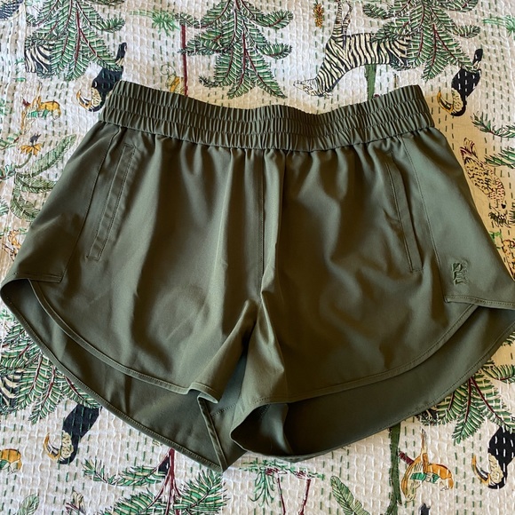 P.E Nation, Like NEW, set of 4 shorts. The Full Time Short. - Picture 10 of 15